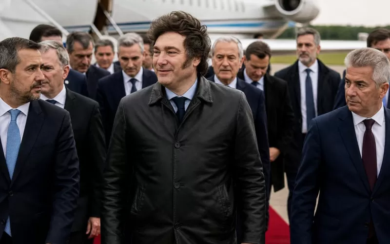 Milei viaja a Par&iacute;s con 12 gobernadores y consolida la gobernabilidad liberal