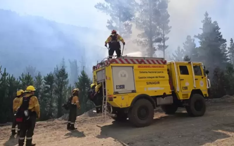 Incendios en Chubut: apoyo nacional y refuerzos en el terreno