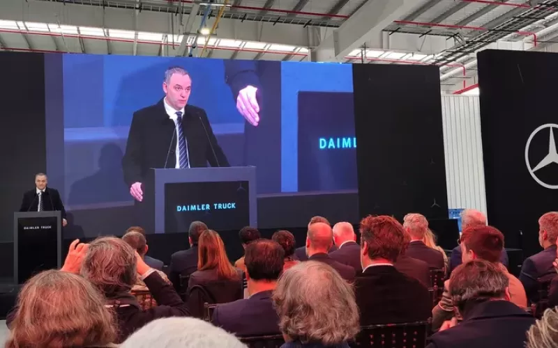 Mercedes-Benz inaugur&oacute; en Z&aacute;rate una planta de USD 110 millones