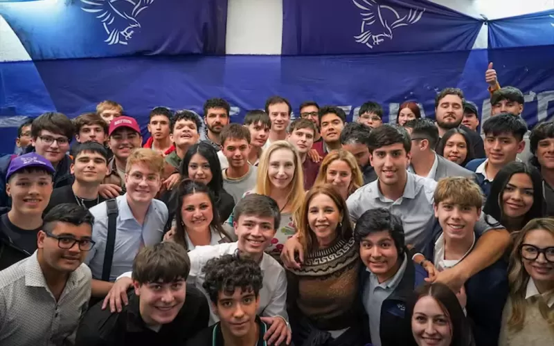 LLA gan&oacute; un centro de estudiantes en un secundario porte&ntilde;o