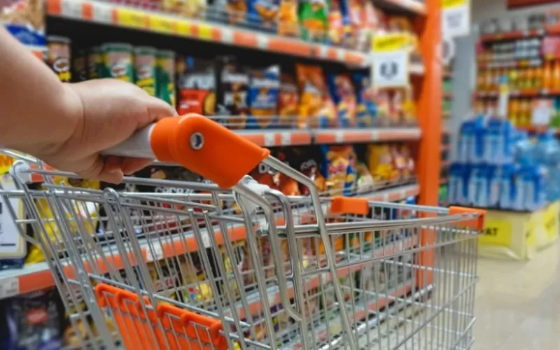 Derrumbe del consumo: industrias y supermercados frenan producci&oacute;n y empleo
