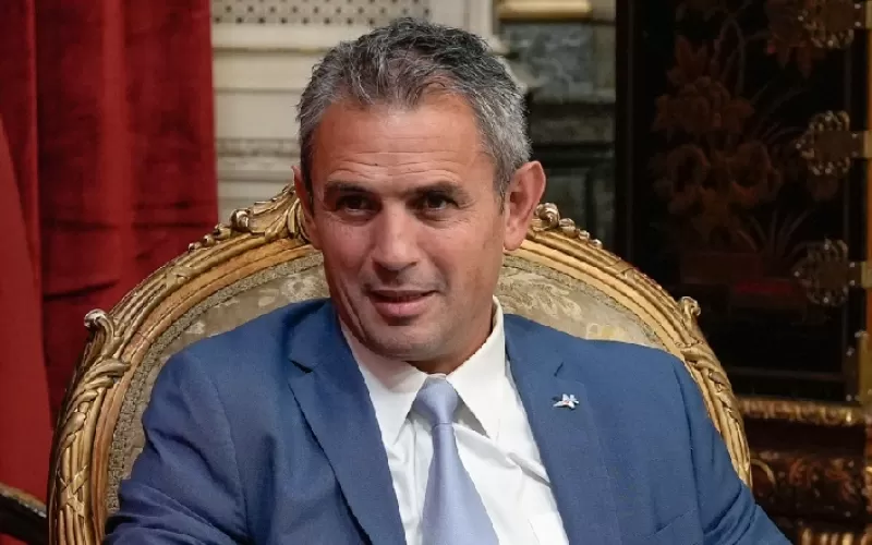 Mart&iacute;n Menem sali&oacute; a bancar a Milei y expuso la feroz interna libertaria