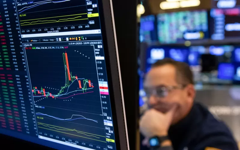 Riesgo pa&iacute;s cae 10% y suben bonos