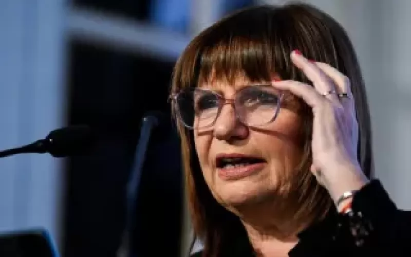 Patricia Bullrich presiona a Adorni y sacude la interna de Milei