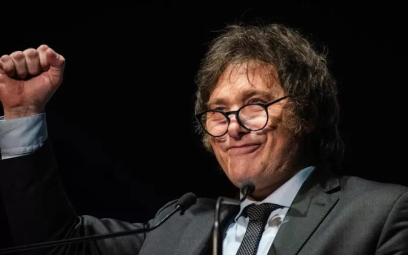 Pobreza cae fuerte con Milei