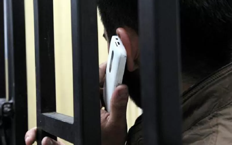 Bloquean celulares en c&aacute;rceles federales para frenar delitos
